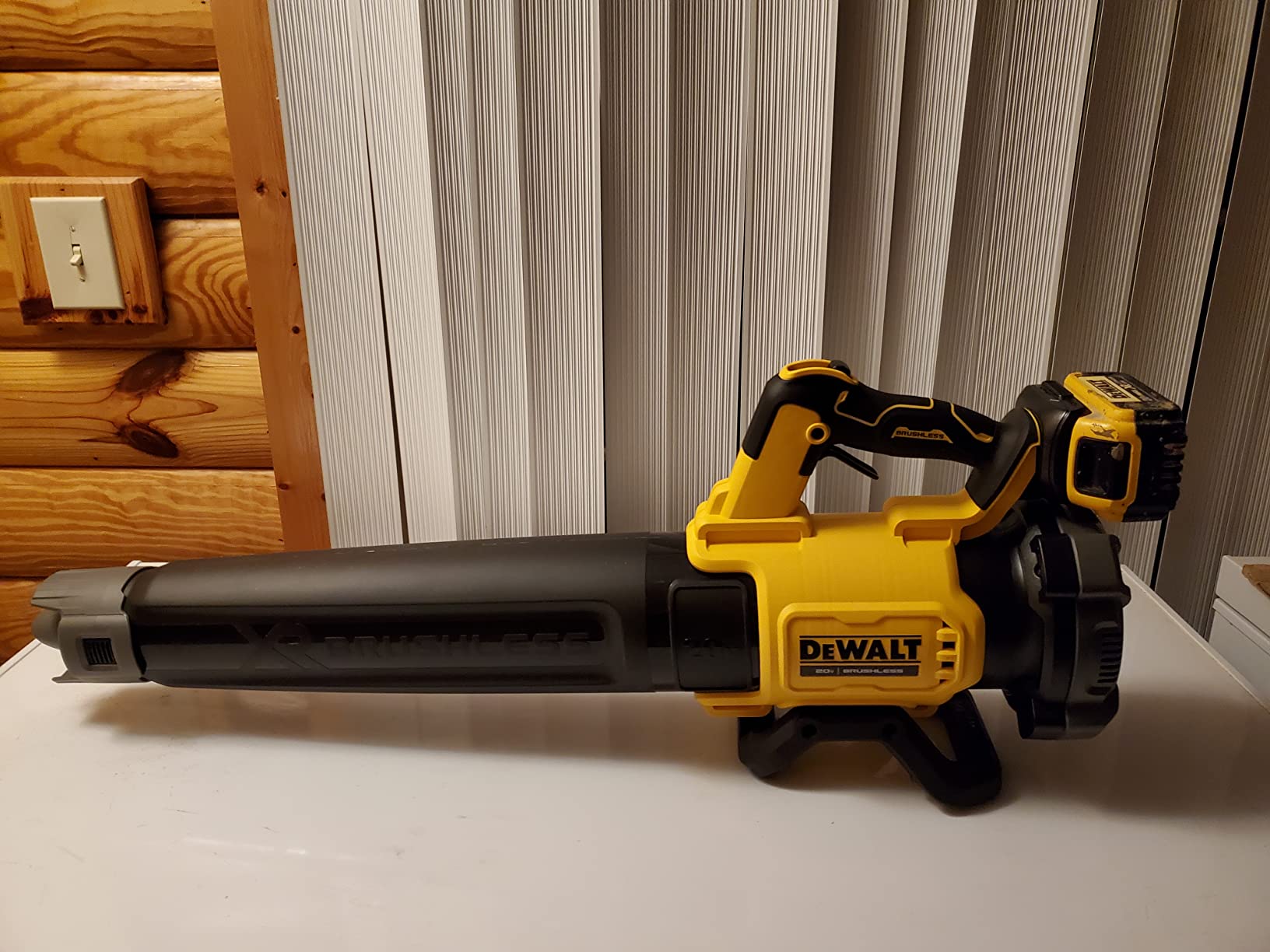 DEWALT 20V MAX* XR Leaf Blower, 125-MPH, 450-CFM (DCBL722P1) customer photo 2