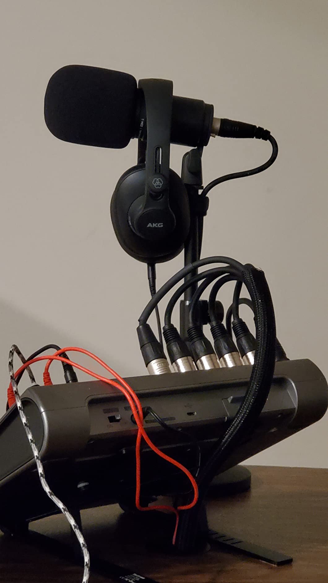 Zoom ZDM-1 Dynamic Microphone for Podcasts, Voice-Overs, Vocals, and More, High SPL Capability, Sturdy Metal Body, and Large Diaphragm customer photo 2