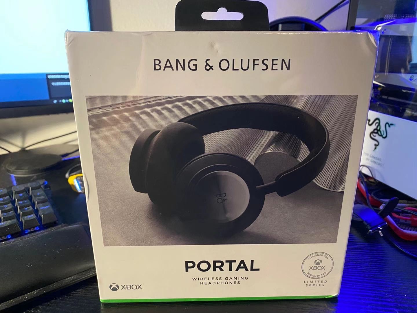 Bang & Olufsen Beoplay Portal - Comfortable Wireless Noise Cancelling Gaming Headphones for Xbox Series X|S, Xbox One customer photo 1