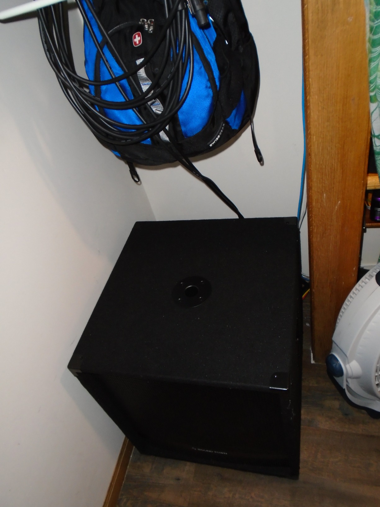 Sound Town METIS Series Powered Subwoofer 2400 Watts 18