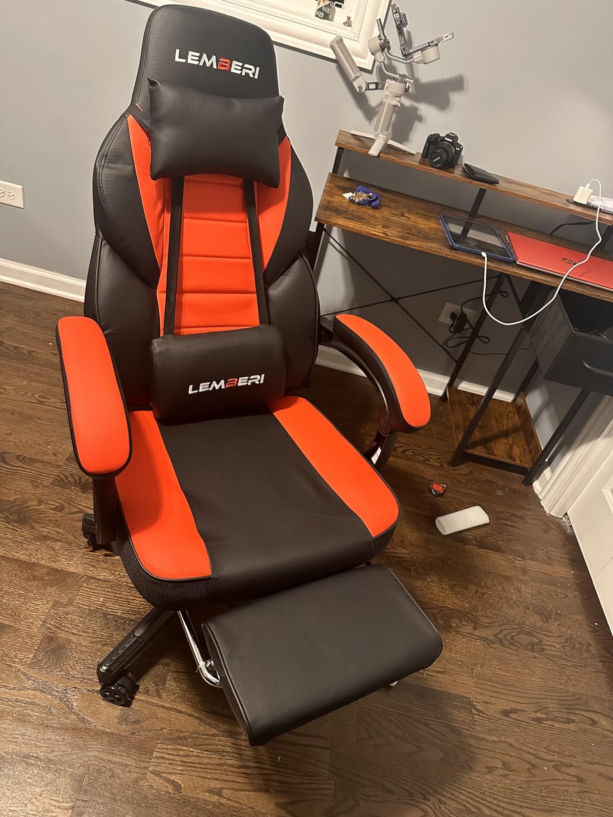 LEMBERI Big and Tall Gaming Chair, 400lb Capacity, Red customer photo 2