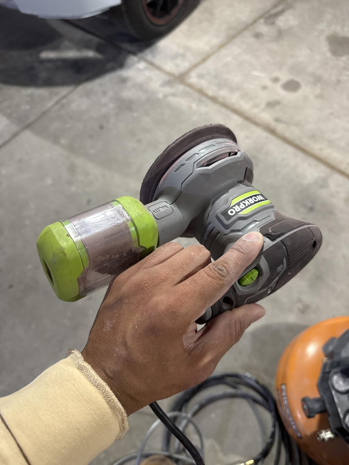 WORKPRO 5-Inch Random Orbit Sander Variable Speed with Dust Bag customer photo 2