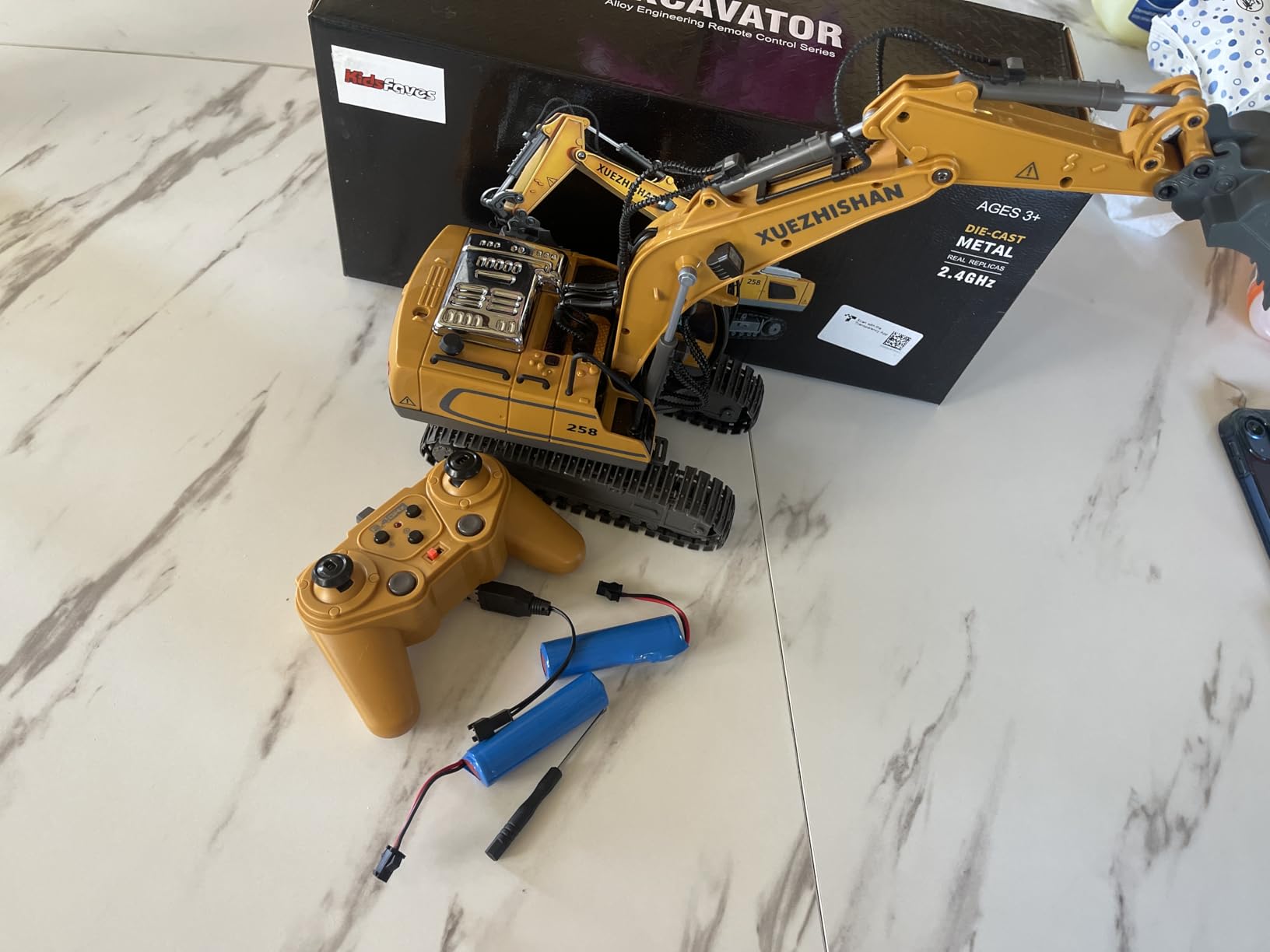KidsFaves Remote Control Excavator Toys for Boys Realistic Metal Bucket customer photo 1