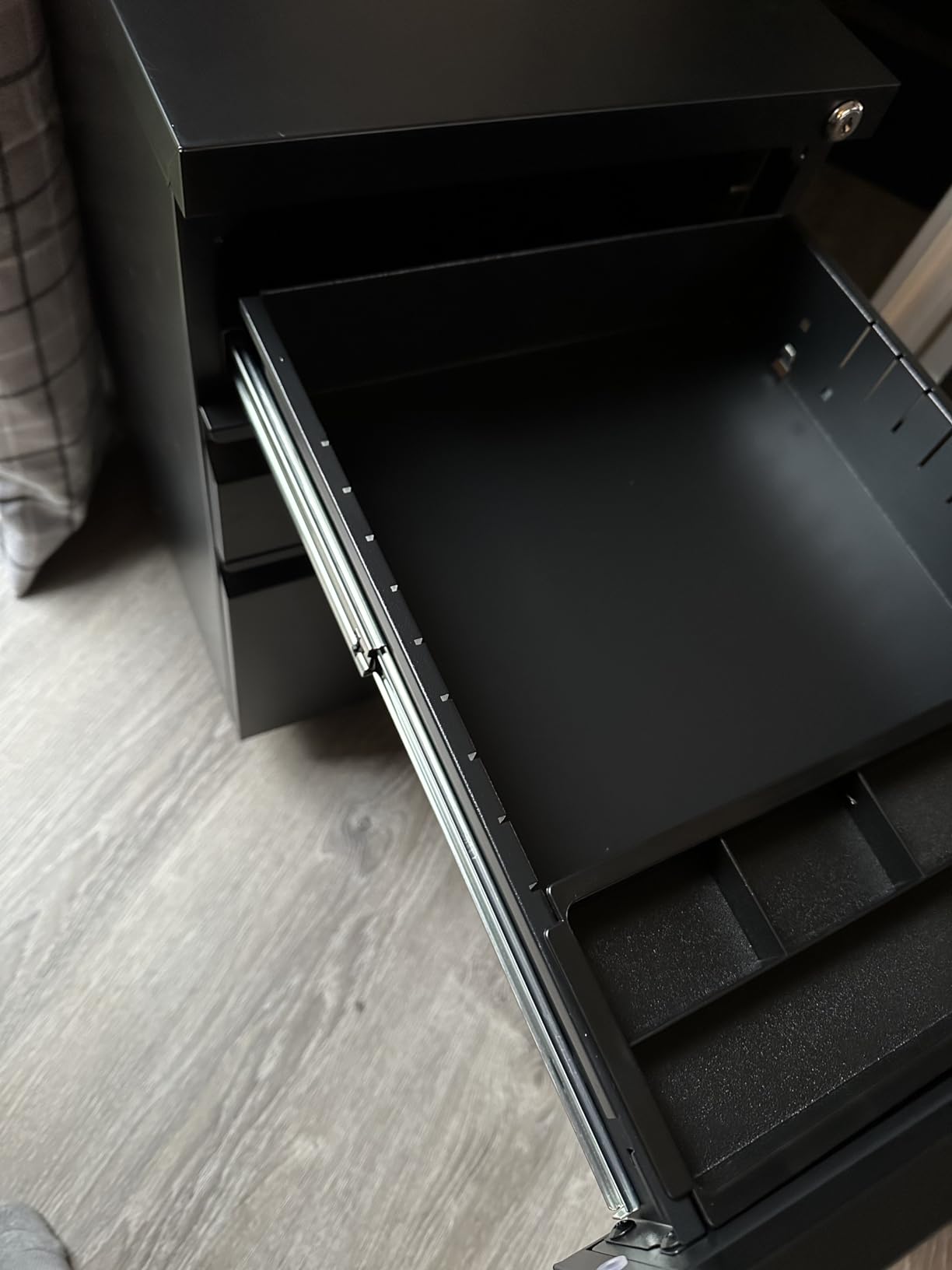 MIIIKO White Filing Cabinet 3 Drawers on Wheels Under Desk, Metal Rolling File Cabinet with Lock for Home Office, Small Mobile File Cabinet for Letter Legal File Folders, Un-Assembled customer photo 1