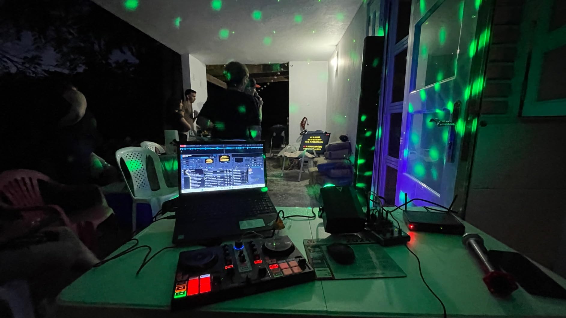 Hercules DJControl Inpulse 200 MK2 — Ideal DJ Controller for Learning to Mix — Software and Tutorials Included, Black customer photo 2