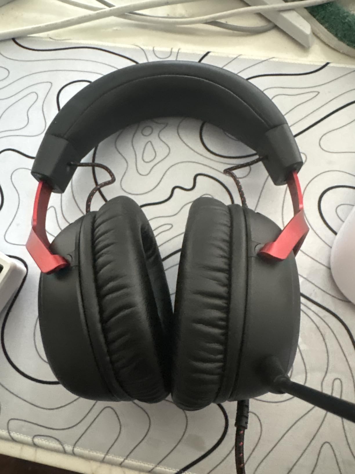 HyperX Cloud III – Wired Gaming Headset, PC, PS5, Xbox Series X|S, Angled 53mm Drivers, Spatial Audio, Memory Foam, Durable Frame, Ultra-Clear 10mm Mic, USB-C, USB-A, 3.5mm – Black/Red customer photo 2
