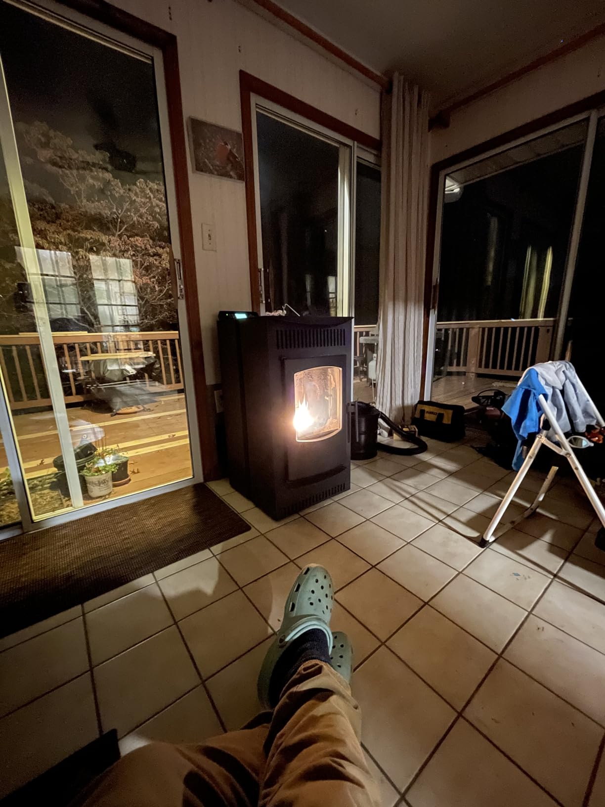 Castle 41278 Serenity Pellet Stove, 1,500 square ft. Heating Capability, Smart Controller Features Manual, Weekly, Thermostat and Eco Operating Modes, 40lb Hopper Capacity, Easy Clean Design, Black customer photo 2