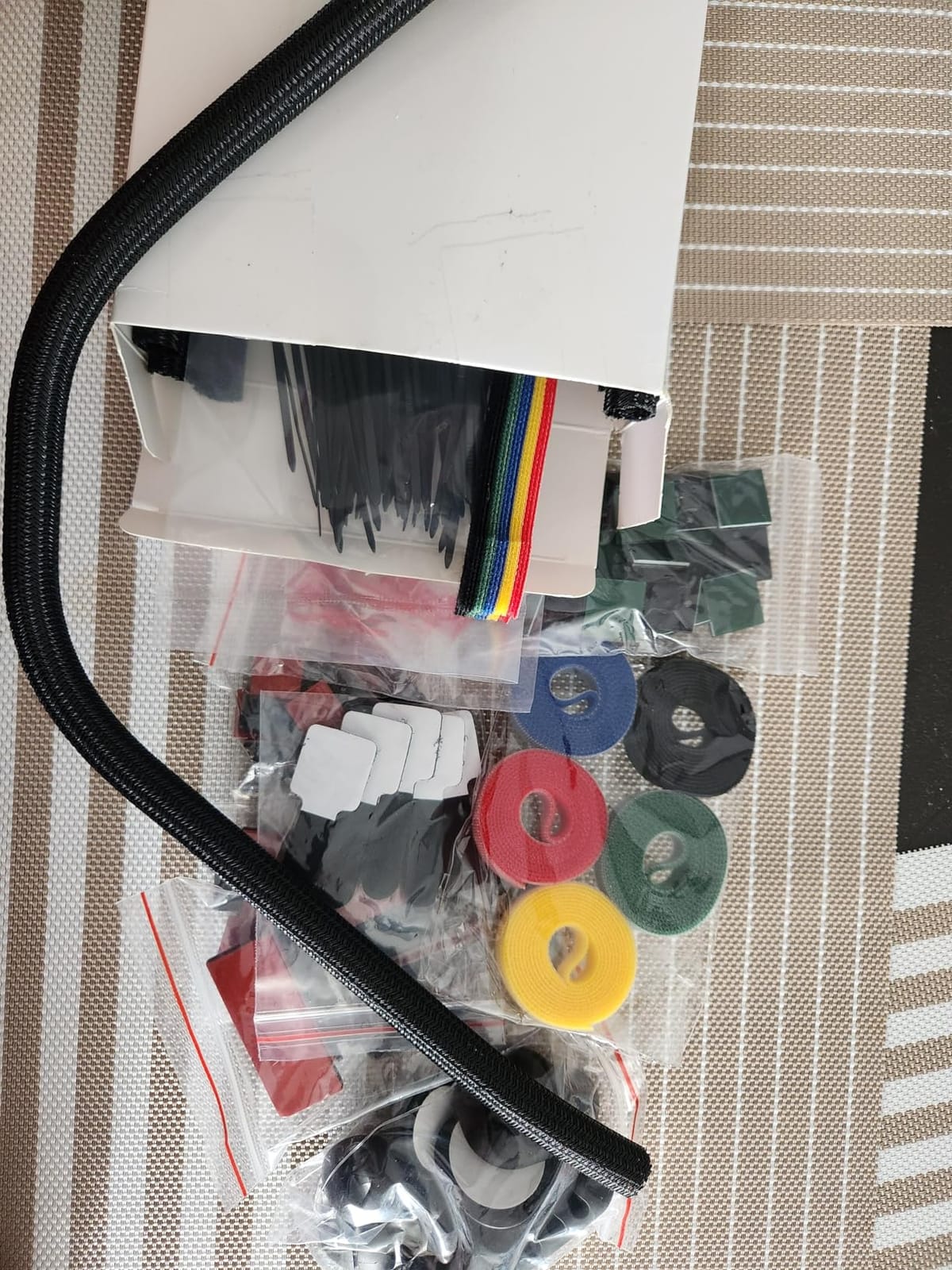 ELII 300PCS Cable Management Kit,4 Cable Sleeve 35 Cable Clips customer photo 1
