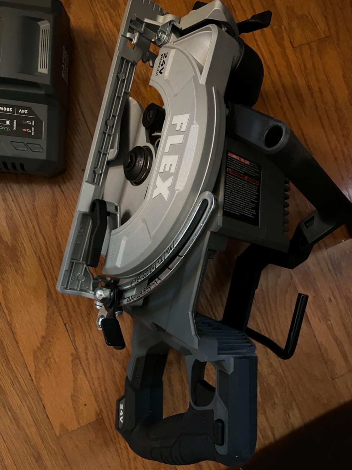 FLEX 24V Brushless Cordless 7-1/4-Inch Rear Handle Circular Saw Kit with 10.0Ah Stacked Lithium Battery and 280W Rapid Charger - FX2141R-1J customer photo 2