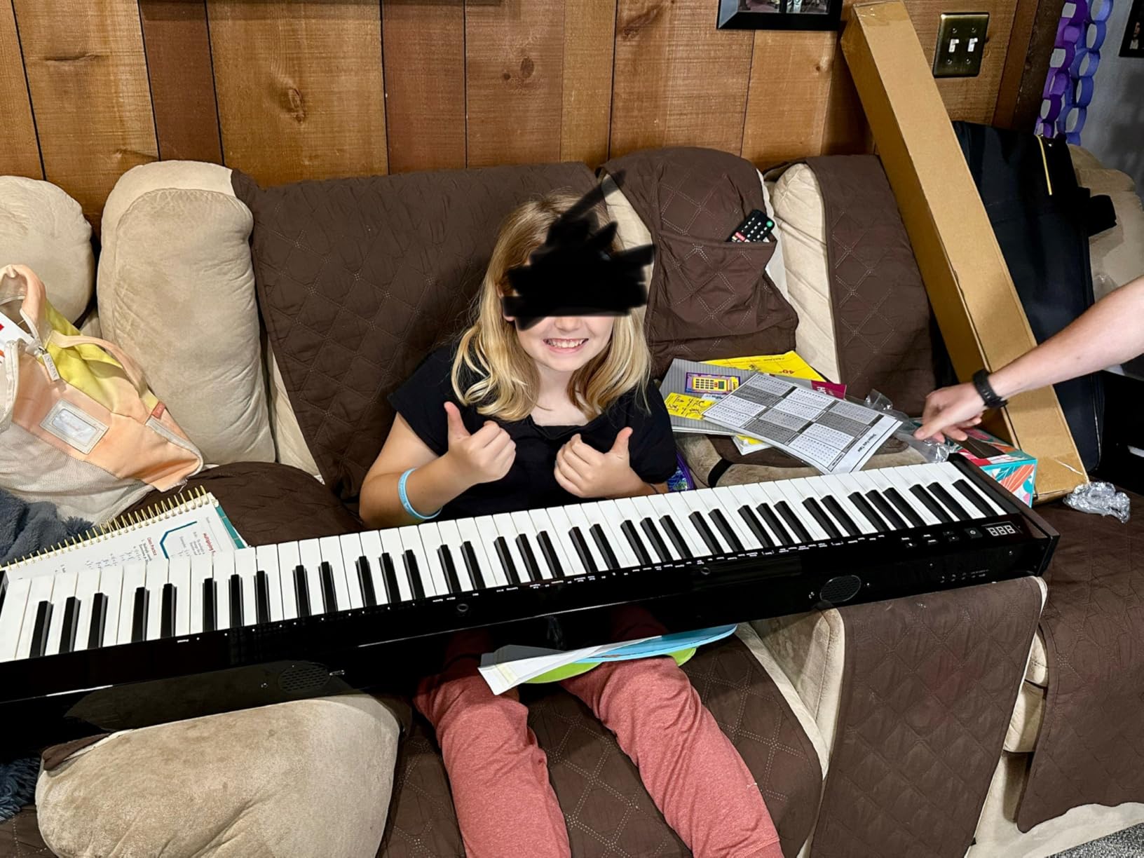 NikoMaku Semi-weighted 88 Keys Piano Keyboard Compact Portable Digital Piano Set for Beginners with Stand, Carrying Case, Sustain Pedal, Headphones, SWAN-S White customer photo 1