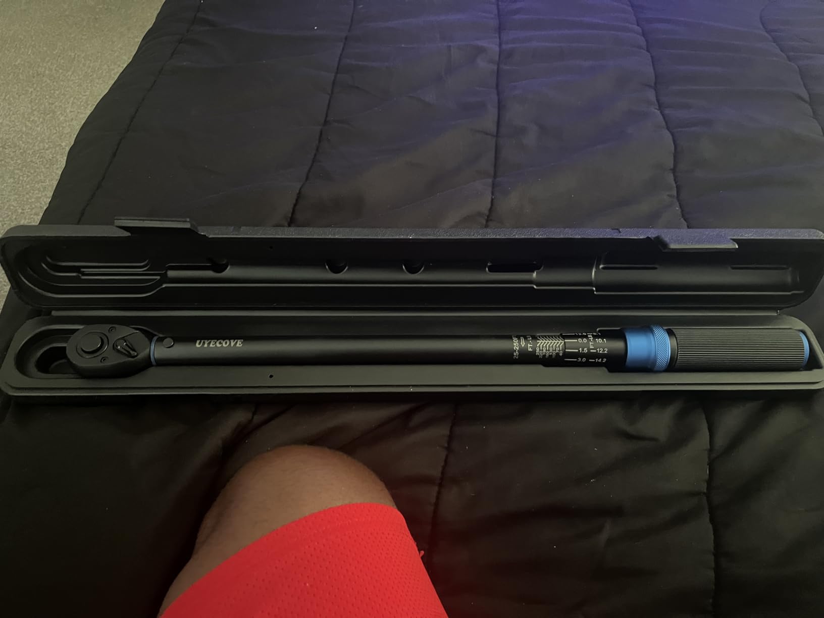1/2-Inch Drive Click Torque Wrench, Dual-Direction Click Professional Torque Wrench 40-300FT.LB/54.2-406.8N.M, Dual Range Scales Graduated in FT.LB and N.M, Blue customer photo 1