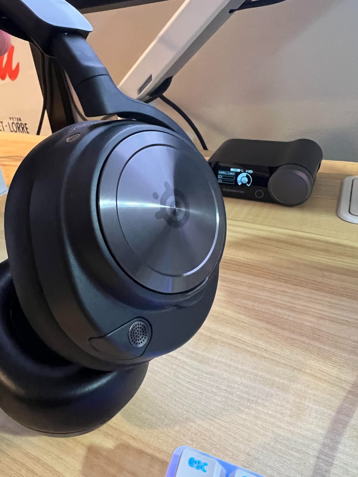 SteelSeries Arctis Nova Pro Wireless Xbox Multi-System Gaming Headset - Neodymium Magnetic Drivers - Active Noise Cancellation - Infinity Power System - Xbox, PC, PS5, PS4, Switch, Mobile - White customer photo 1