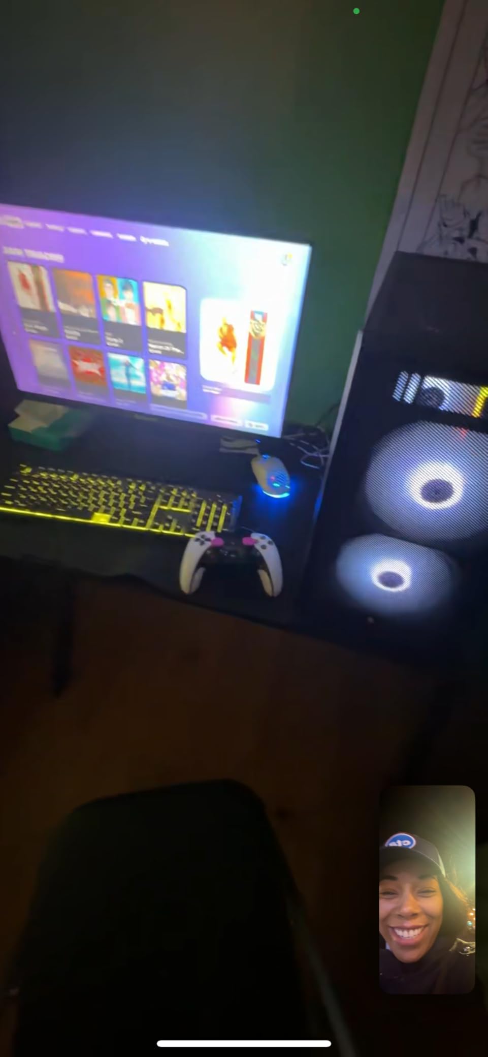 HLDIRECT 32 Inch Small Gaming Desk with Carbon Fiber Surface for Bedroom customer photo 2