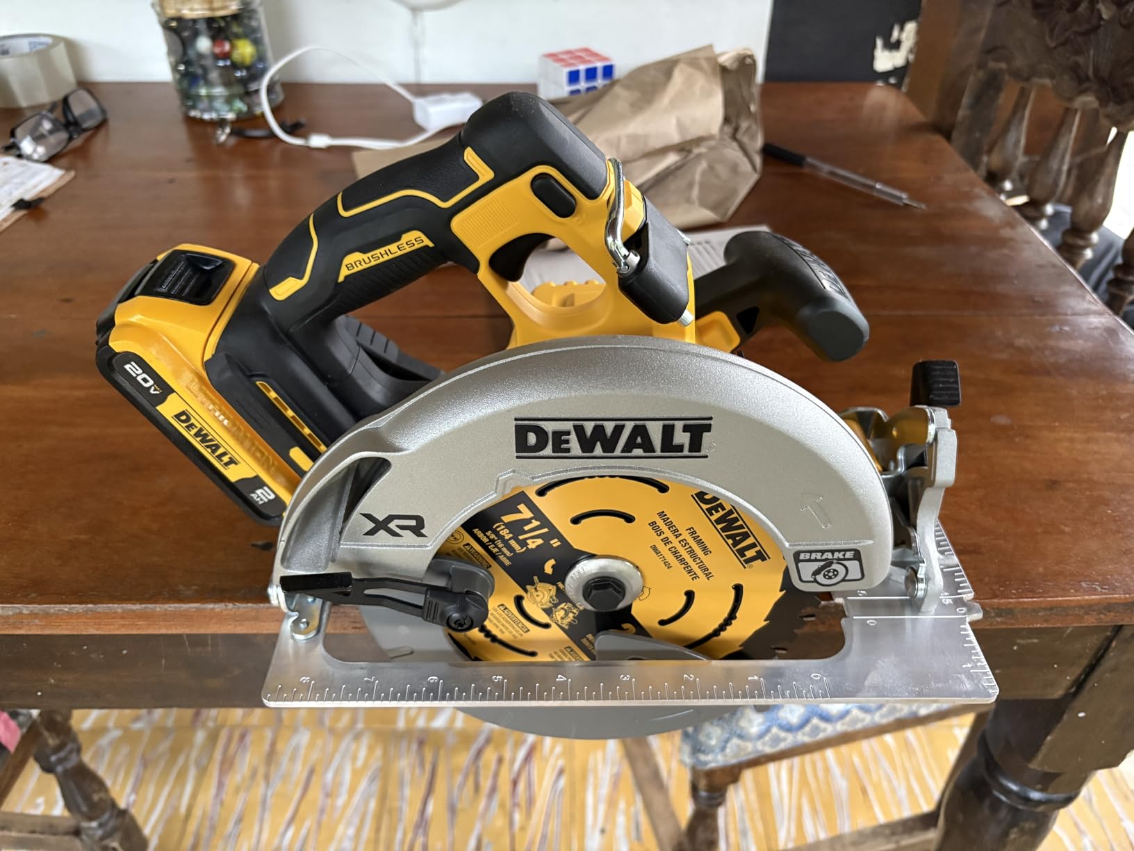DEWALT 20V MAX XR Brushless Cordless 7-1/4 in. Circular Saw, Tool Only (DCS590B) customer photo 2