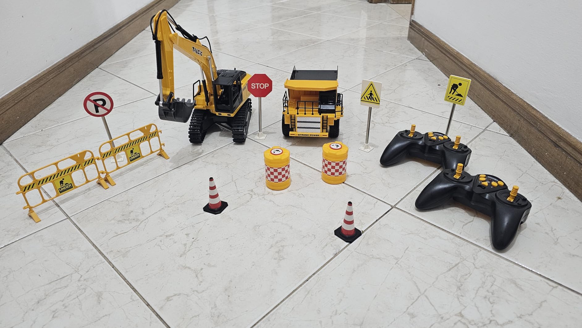 Joylike RC Excavator and Dump Truck Toy Set,2.4Ghz Metal Remote Control Construction Vehicle with Light&Sound, Best Christmas Toy for Boys 8+Year Old Kid customer photo 2