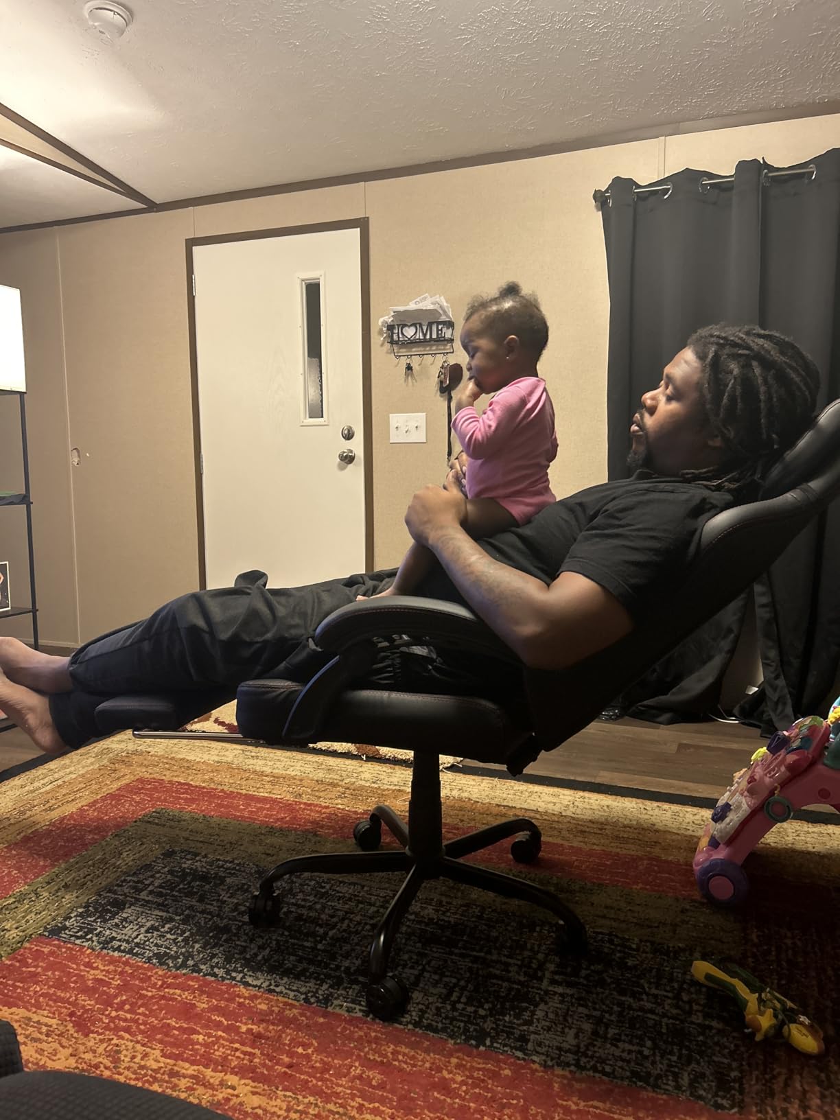 VITESSE Big and Tall Gaming Chair 400lb Capacity with Footrest customer photo 1