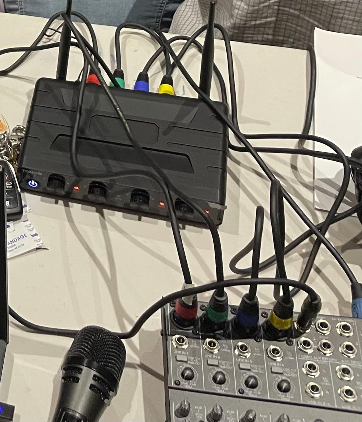 TONOR Wireless Mic System, Headset/Lavalier Lapel Mics, 0 m/295ft UHF Range customer photo 1