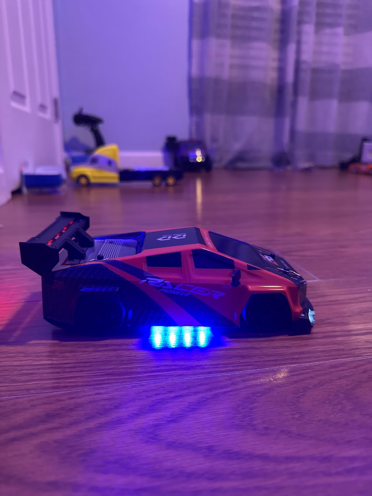 HTURCCOP RC Drift Car 2.4GHz 1:24 Scale 4WD High Speed Remote Control Cars Vehicle with LED Lights Two Batteries and Drifting Tires Racing Sport Toy Cars for Adults Boys Girls Kids customer photo 2
