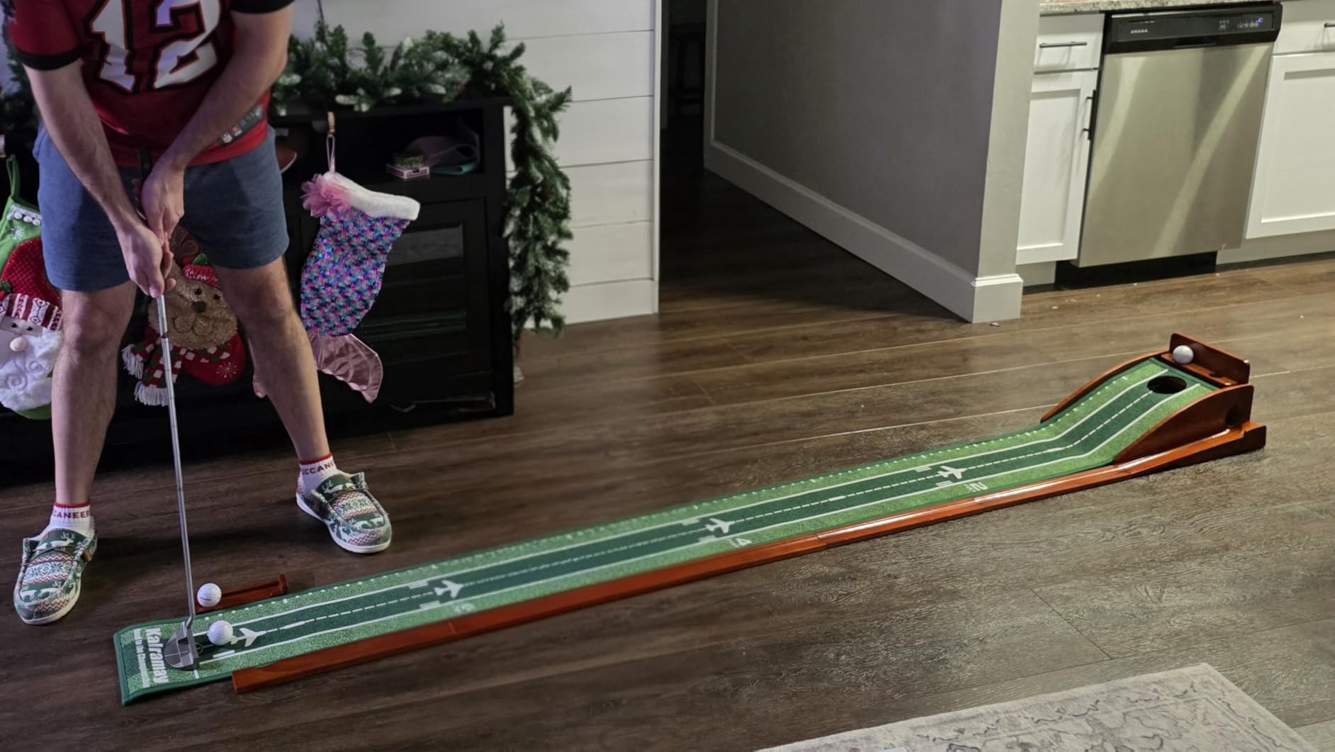 Kalramay Putting Green Indoor Golf Putting Mat – Easy to Assemble with Automatic Ball Return, Wrinkle-Free Close to Real Green Speed, Suitable for Office, Recreation Room, Patio customer photo 1