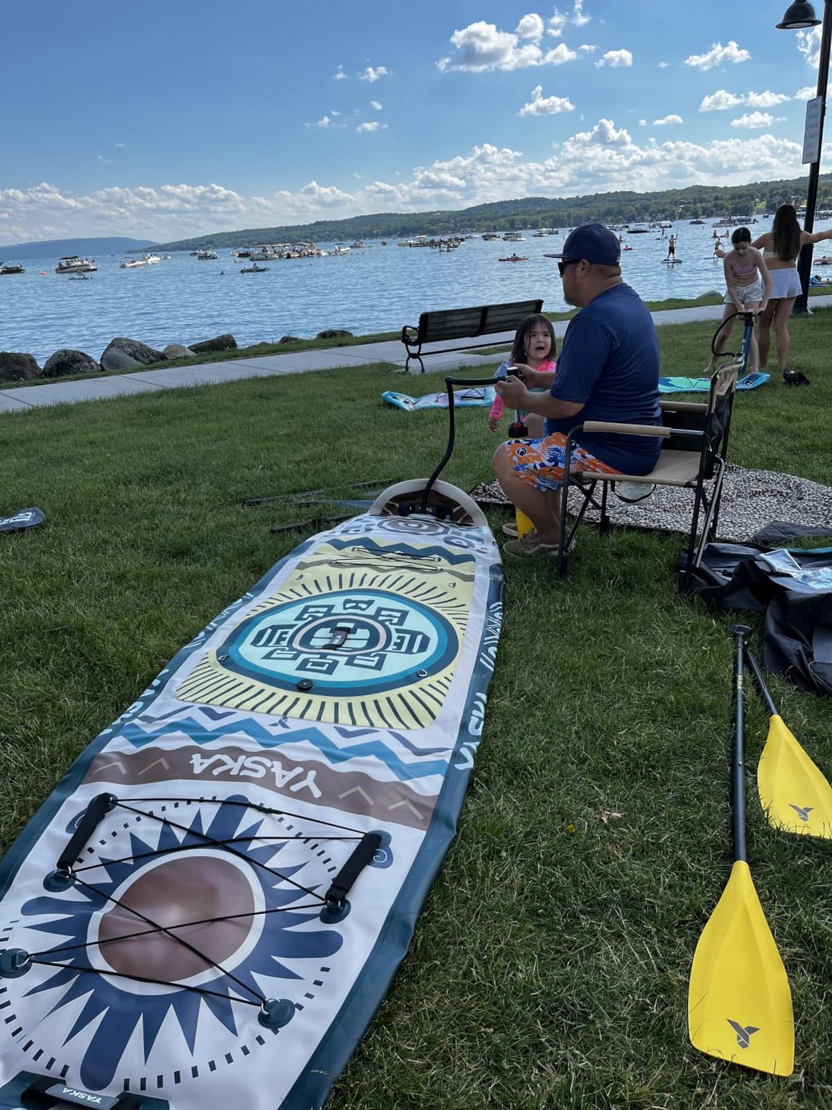 YASKA Inflatable Stand up Paddle Board 11ft with Premium SUP Accessories,Extra Wide Design Non-Slip Paddleboard for Beginner Adults Advenor Yoga Fishing customer photo 2