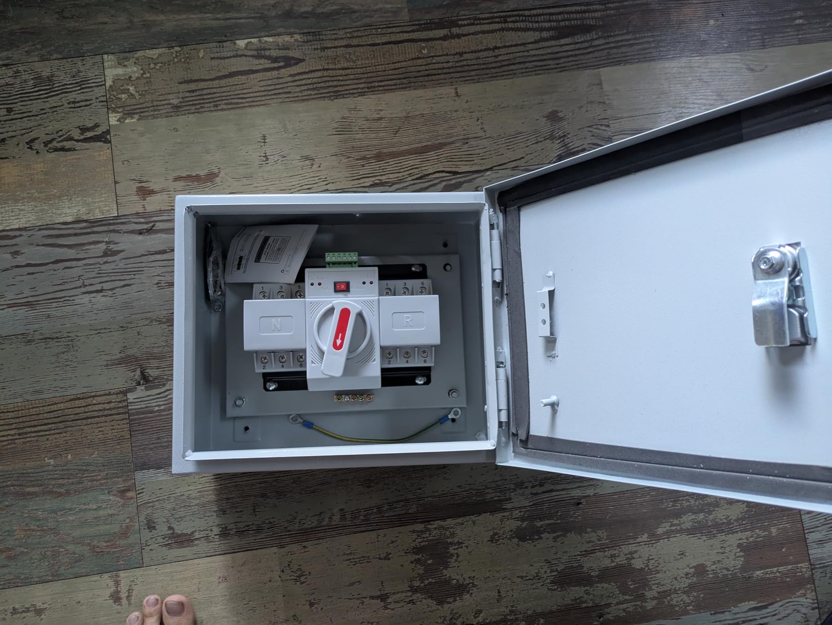 125 Amp 3P Dual Power Automatic Transfer Switch, 120/240V Generator Changeover Switch, with Metal Electrical Box for Outdoor and Indoor customer photo 2