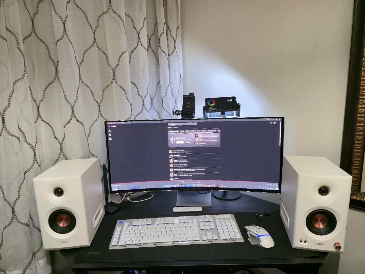 Edifier MR5 2.0 Studio Monitor Bookshelf Speakers, 110W RMS, Black customer photo 2