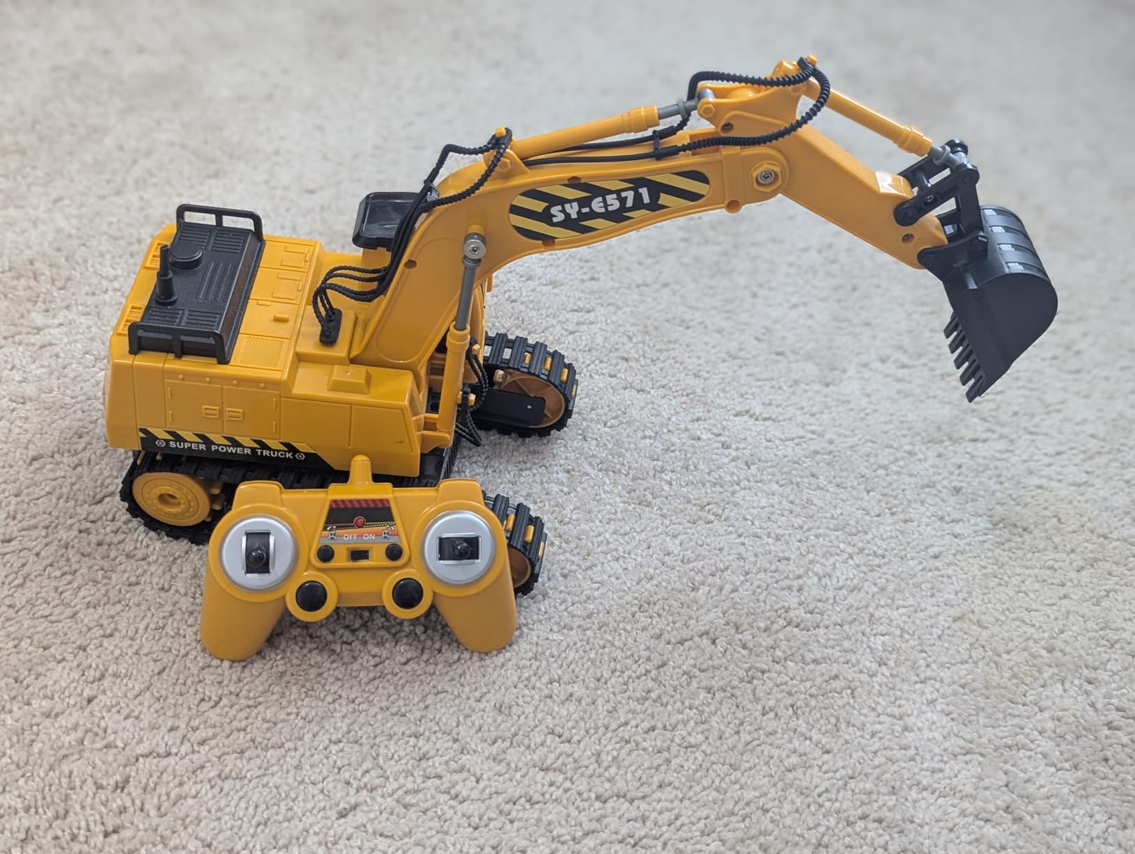 DOUBLE E Remote Control Excavator Toy, RC Excavators Sandbox Digger Hydraulic Construction Toys - Realistic Construction Vehicle with 6 Functions, Xmas Gift for Kids 3-14 Years customer photo 2