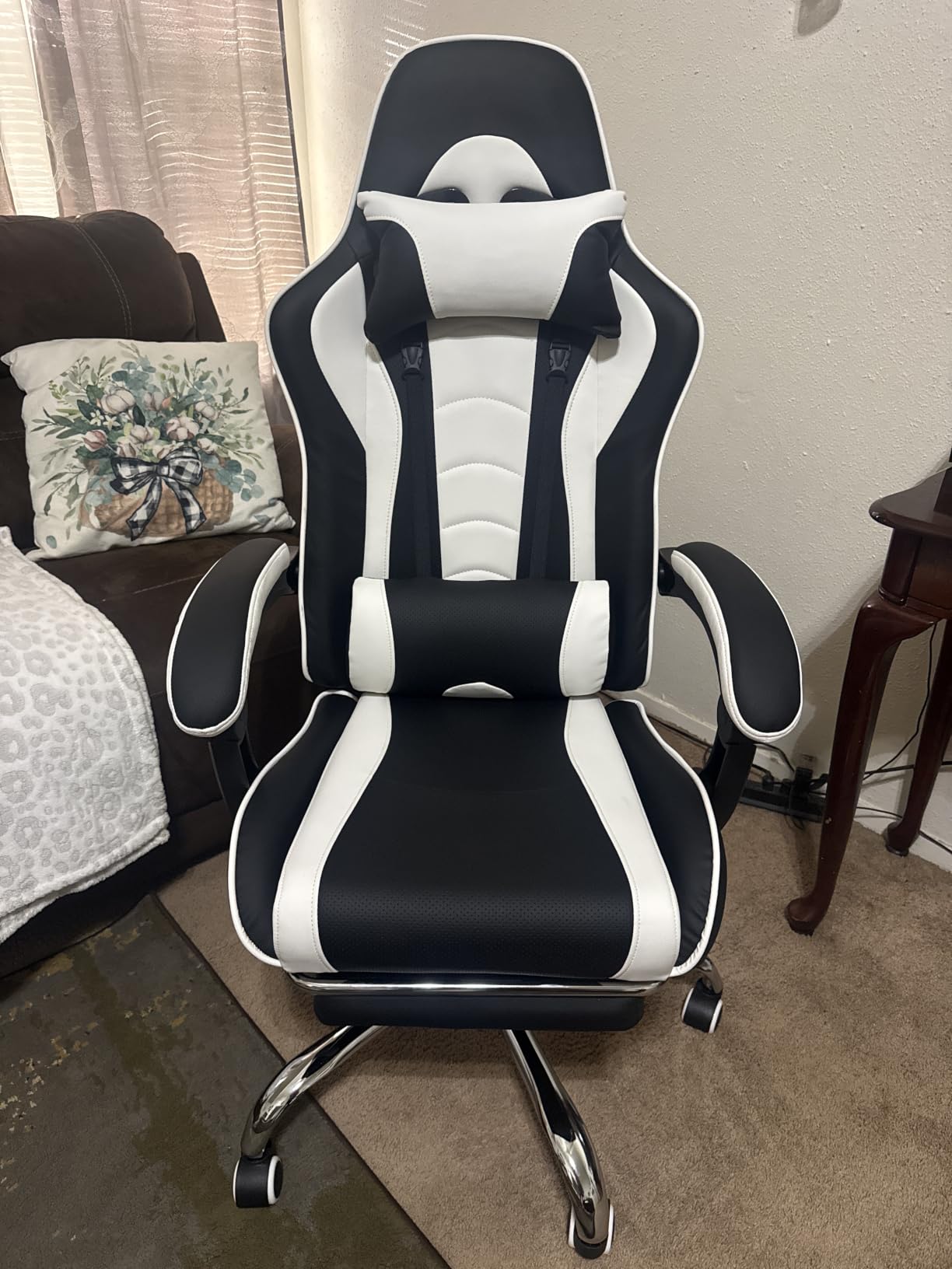 Yaheetech Gaming Chair with Footrest Massage Lumbar Pillow Reclining Black customer photo 1