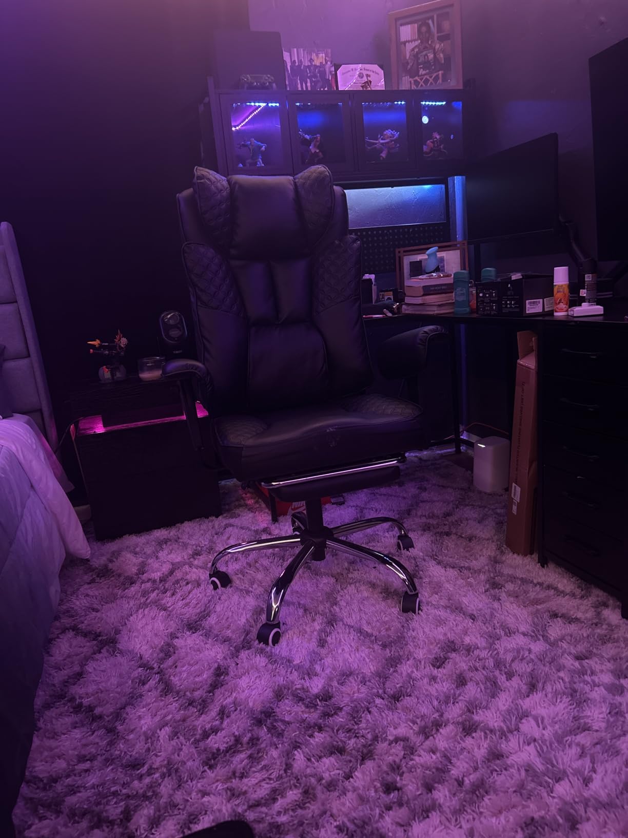 GTPLAYER Big and Tall Office Chair Wide Ergonomic Gaming Chair with Deluxe Embossing Designed Leather with Foot Rest,150°Reclining Adjustable Soft Armrests Pocket Spring Back Support and Pillow customer photo 2