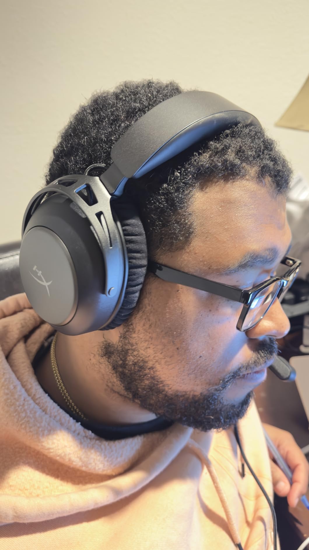 HyperX Cloud Alpha 2 – Wireless Gaming Headset with 53mm Dual-Chamber Drivers and up to 250 Hours Battery Life, RGB Base Station, Simultaneous 2.4GHz & Bluetooth - Black customer photo 1