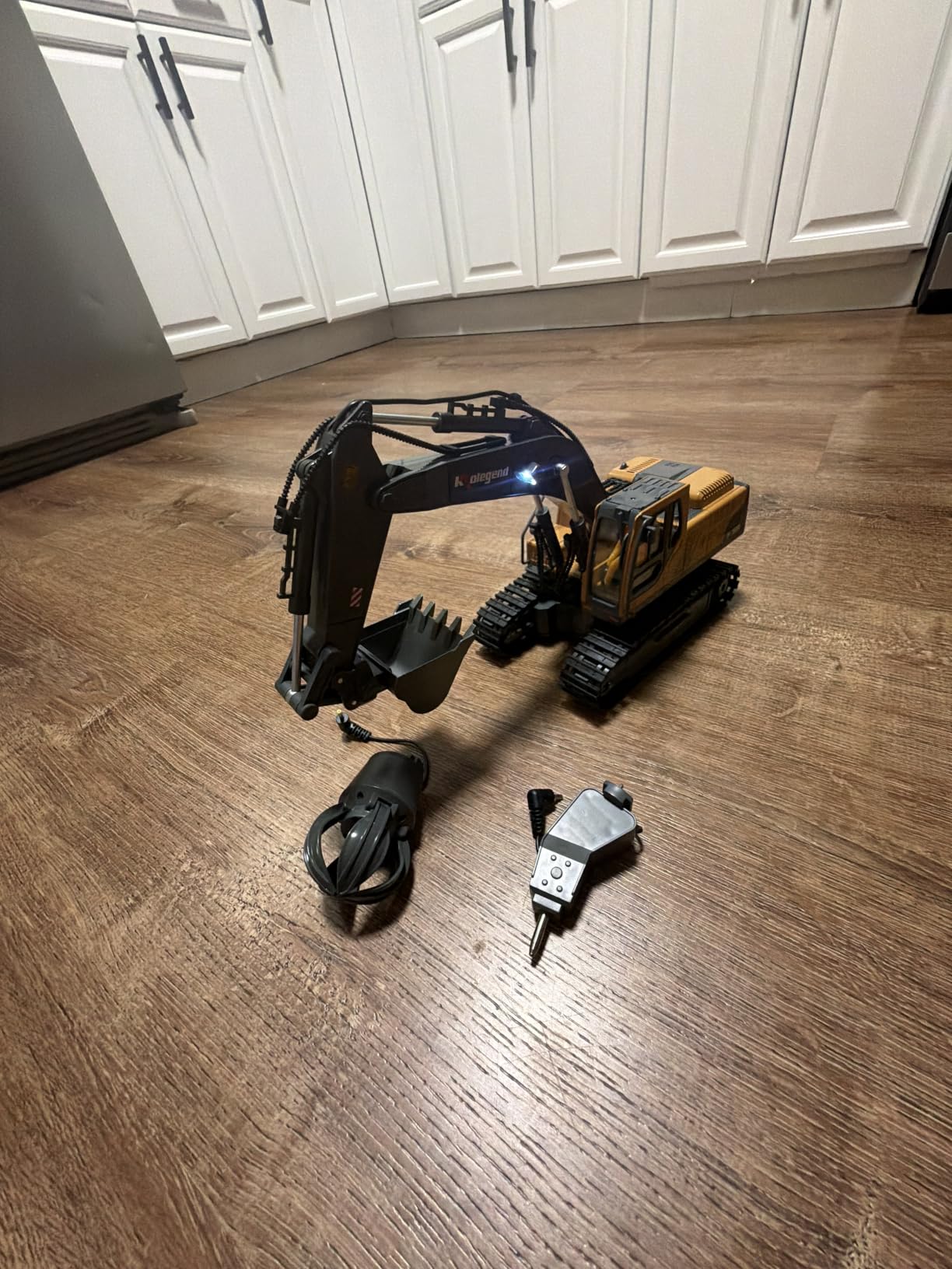 kolegend 3 in 1 Remote Control Excavator Toy 14 Channel RC Excavator Toy for Boys 3-12 with Bucket/Claw/Drill 2.4GHz Full Functional Construction Vehicles Toys Gift for 6 7 8 9 10 Years Old Kids Boys customer photo 2