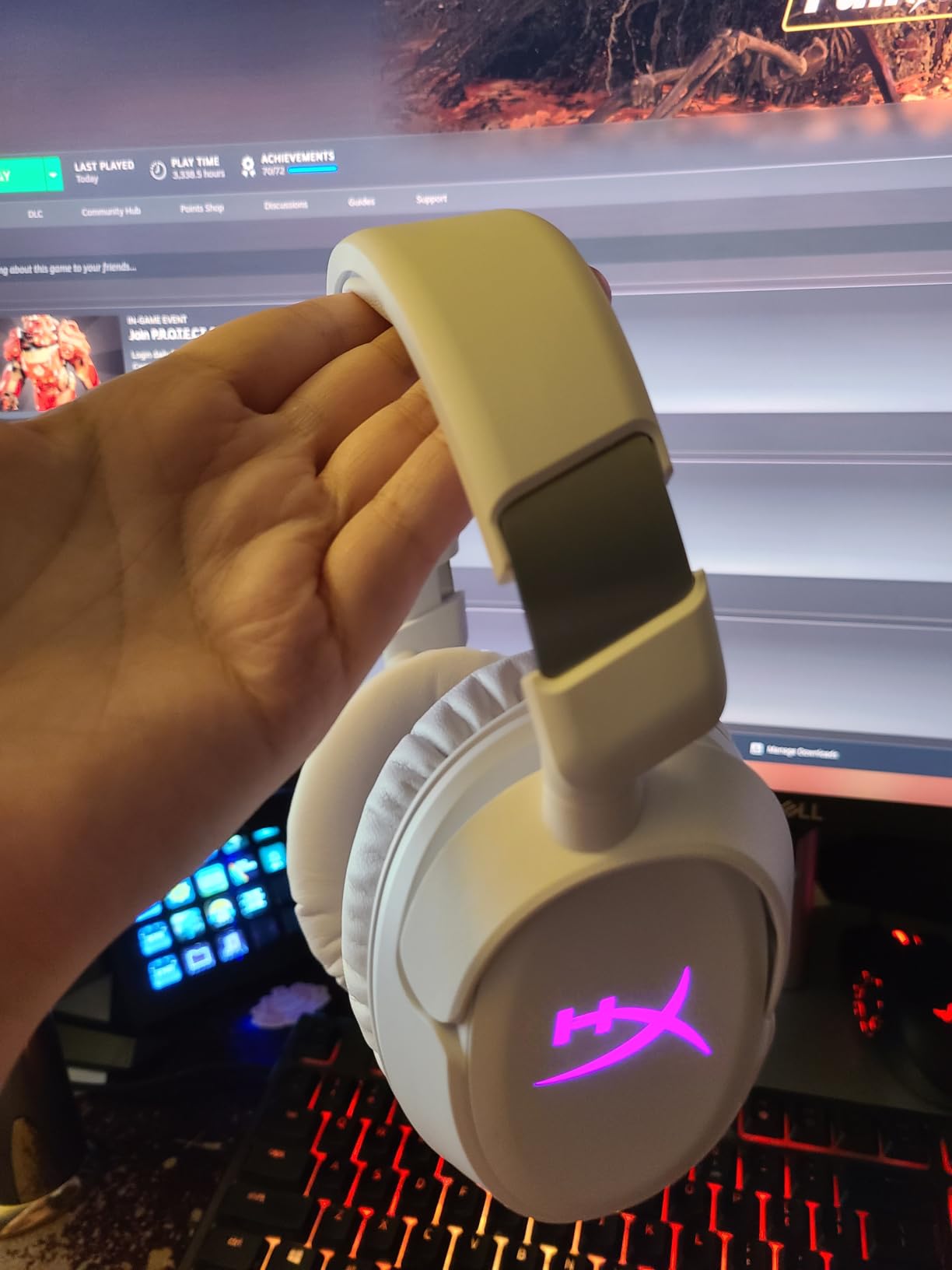 HyperX Cloud Flight 2 – Wireless Gaming Headset, Customizable RGB Lighting with Removable Earcup Plates, up to 100 Hours of Battery Life, 2.4GHz & Bluetooth, Multi-Platform Compatibility - Black customer photo 2