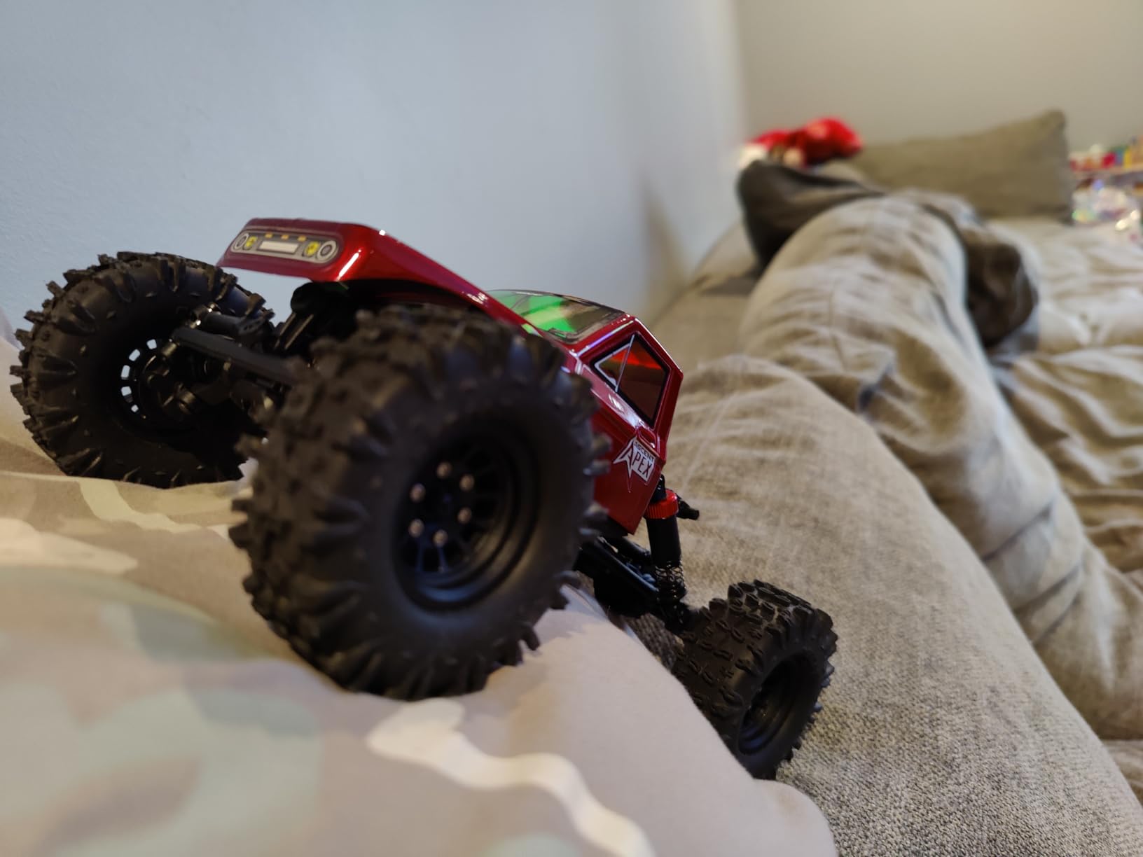 Redcat Racing Ascent-18 APEX, 1/18 Scale Brushless Electric Rock Crawler, Carbon Fiber, 4WD RC Car for Adults with 2.4GHz Radio System (Gray) customer photo 1