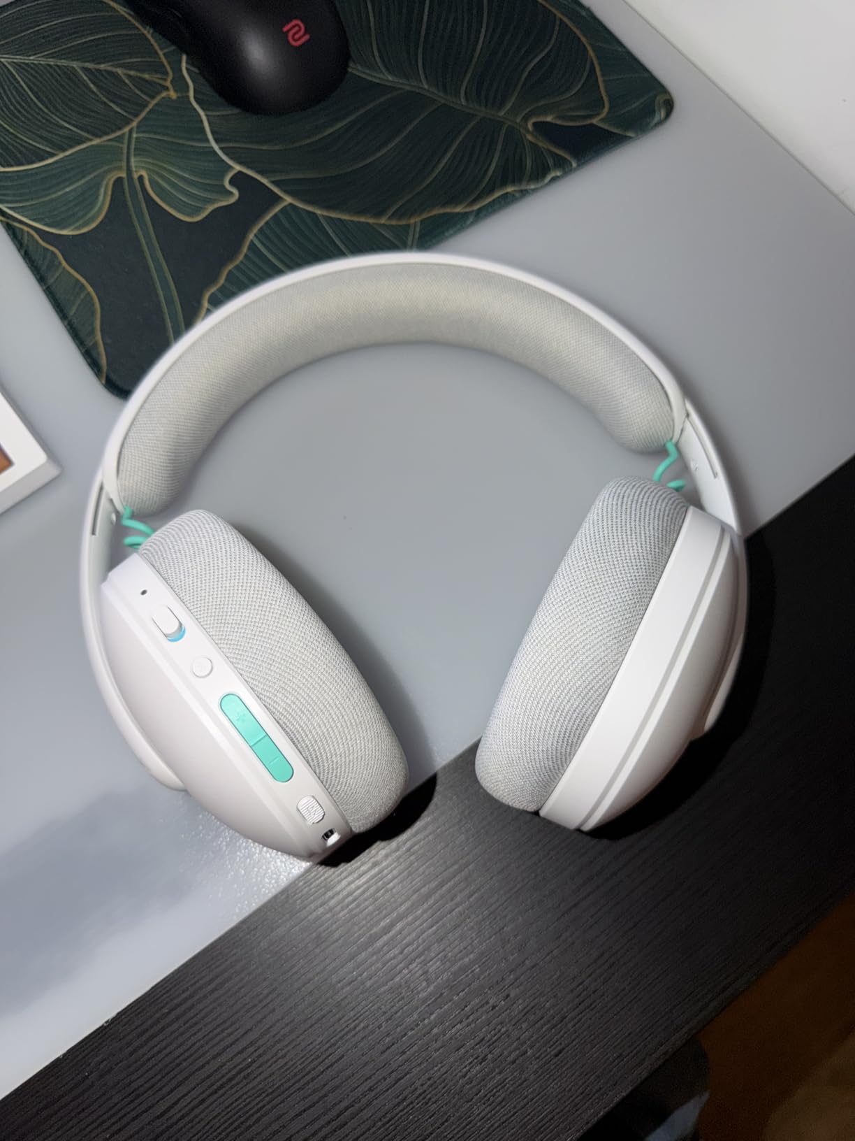 Logitech G325 Lightspeed Wireless Gaming Headset - White customer photo 1