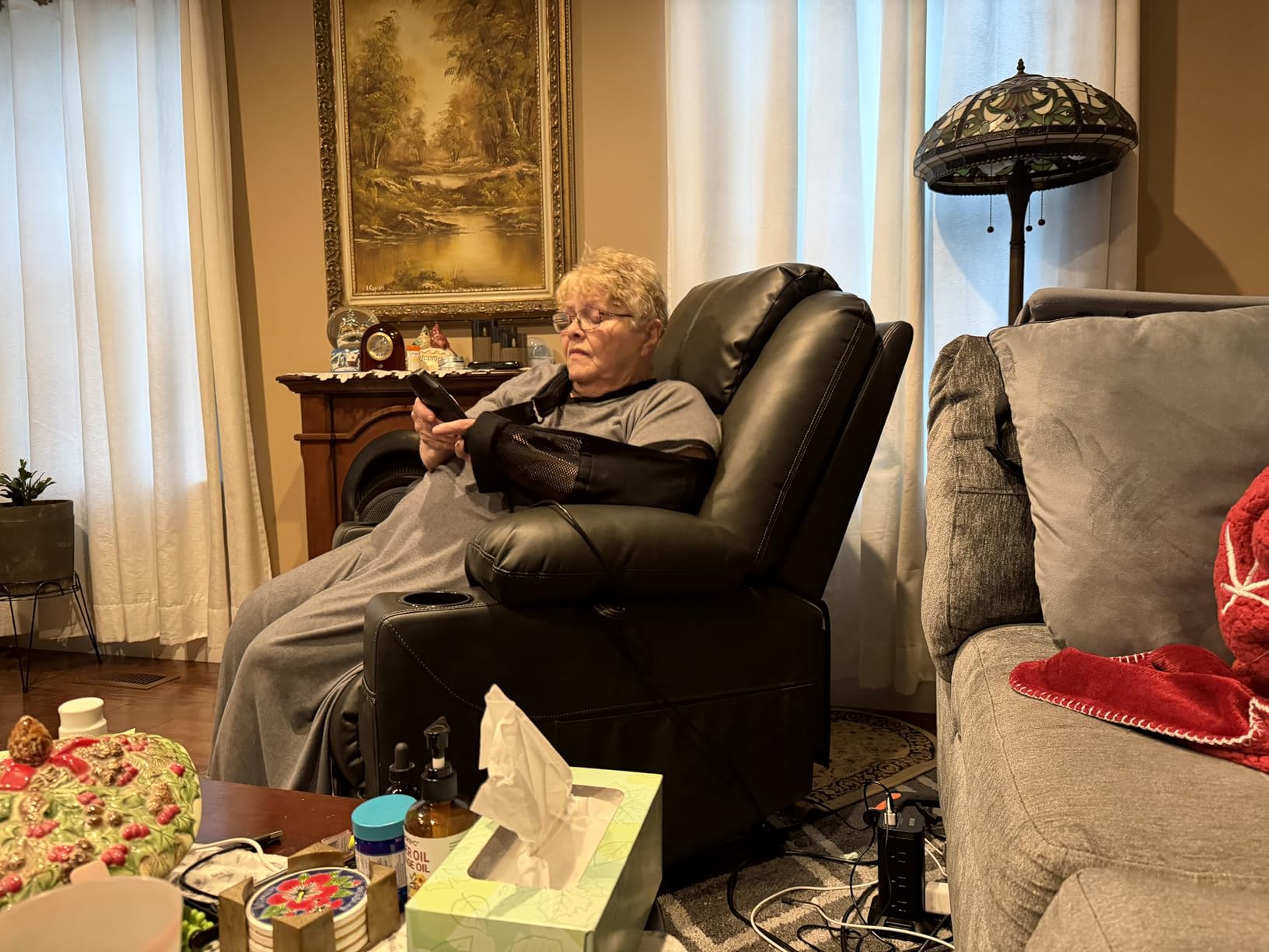 MCombo Small Power Lift Recliner Chair for Elderly, Heat and Massage 7141 customer photo 1