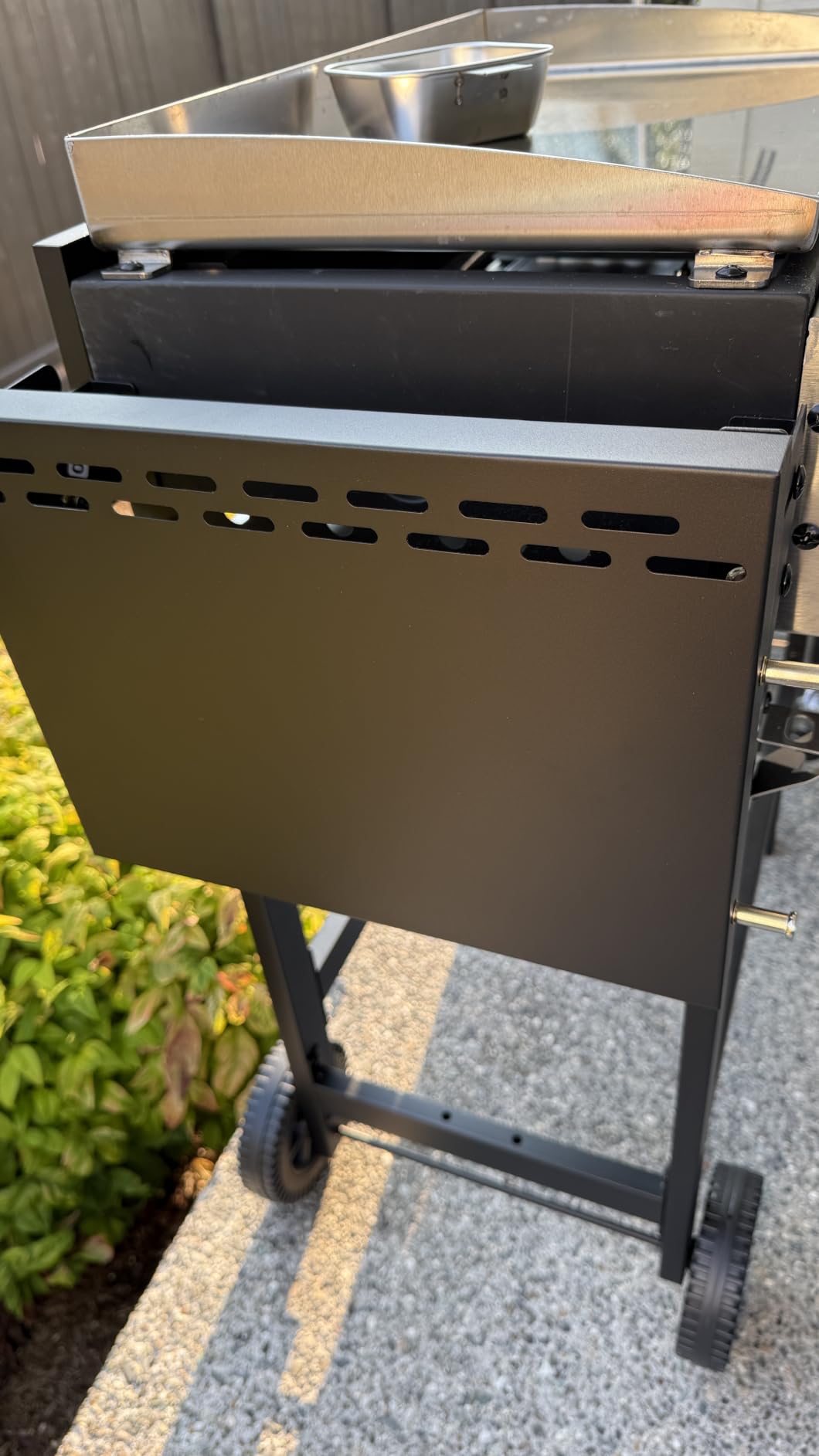 4-Burner Flat Top Grill with Folding Side Tables, 40,000 BTU customer photo 1