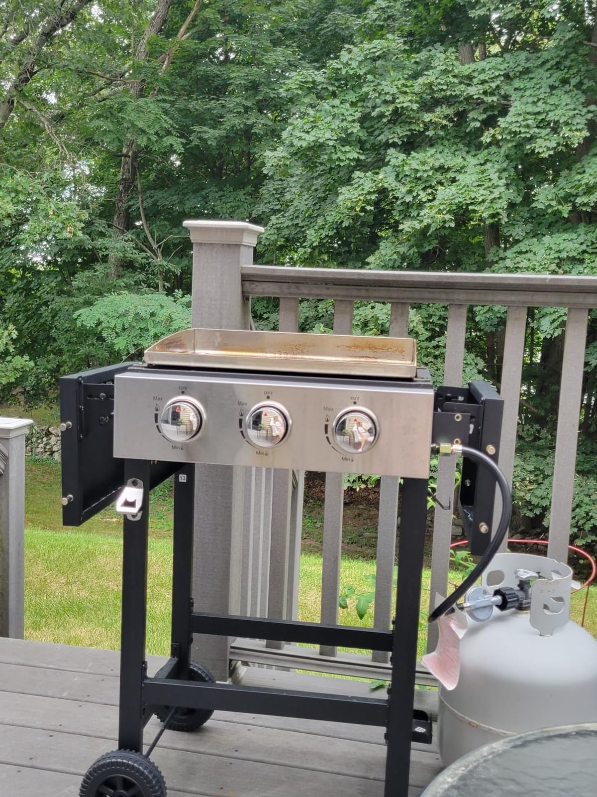 4-Burner Flat Top Grill with Folding Side Tables, 40,000 BTU customer photo 2