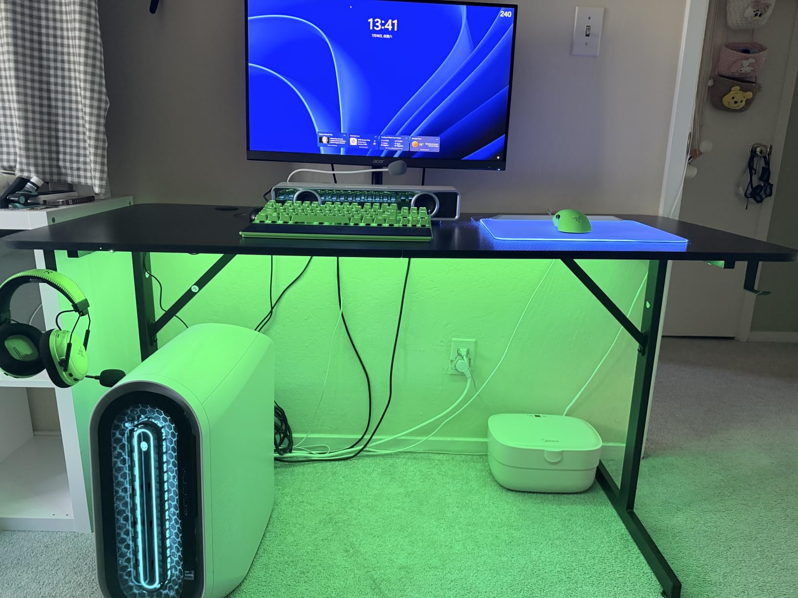 GTPLAYER Gaming Desk 55 Inch with LED Lights, Large Computer Desk with Mouse Pad for Home Office, T-Shaped Carbon Fibre Surface PC Game Workstations with Headphone Hook customer photo 2
