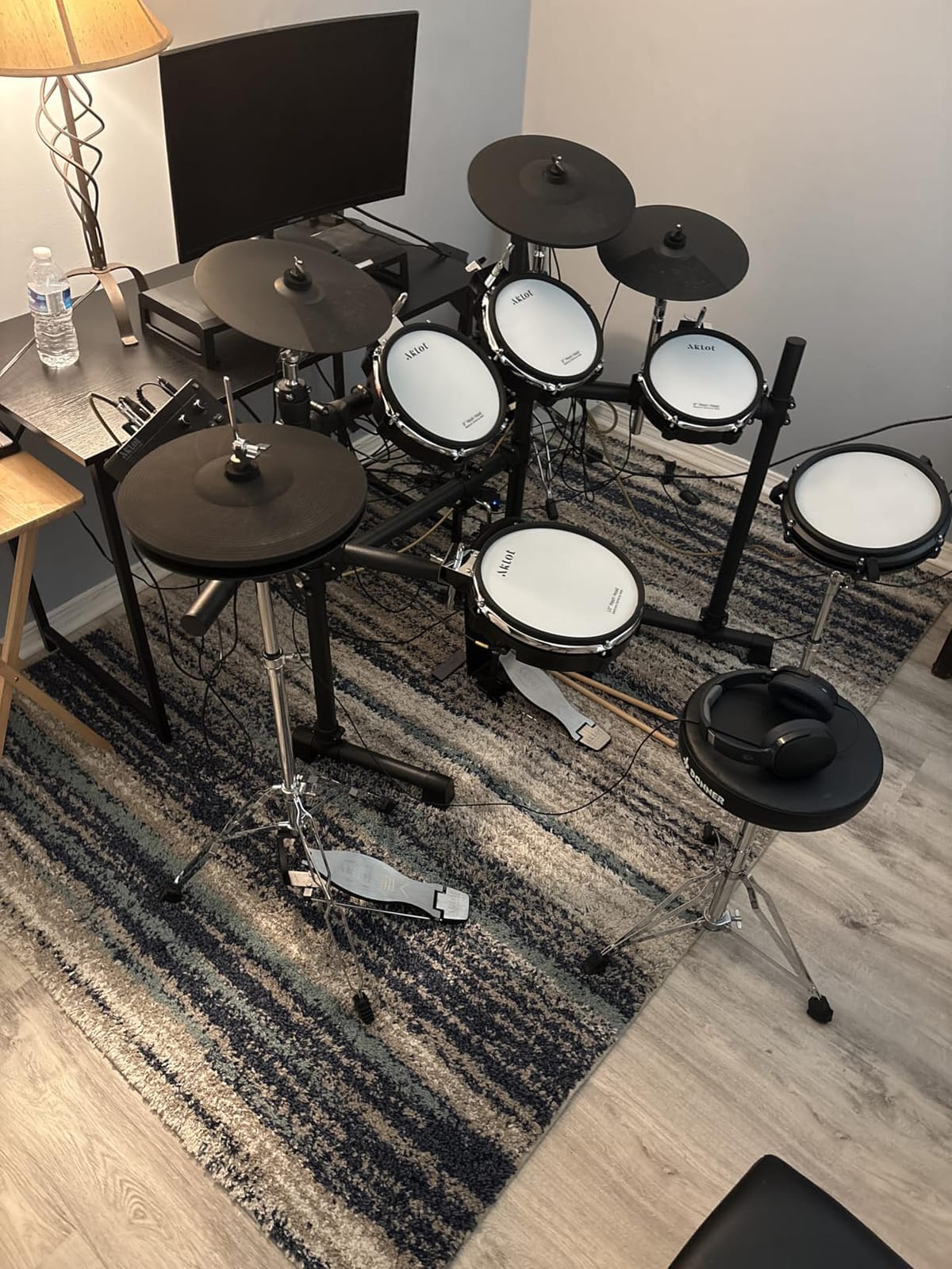 AKLOT Expanded-Size Electric Drum Set: 12'' Two-Piece Standalone Hi-Hat, Independent Kick Drum and 10'' Dual-Zone Snare, 12'' Triple-Zone Ride Cymbal, All Mesh Heads, 460 Sounds, Mesh Bass Drum, White customer photo 1