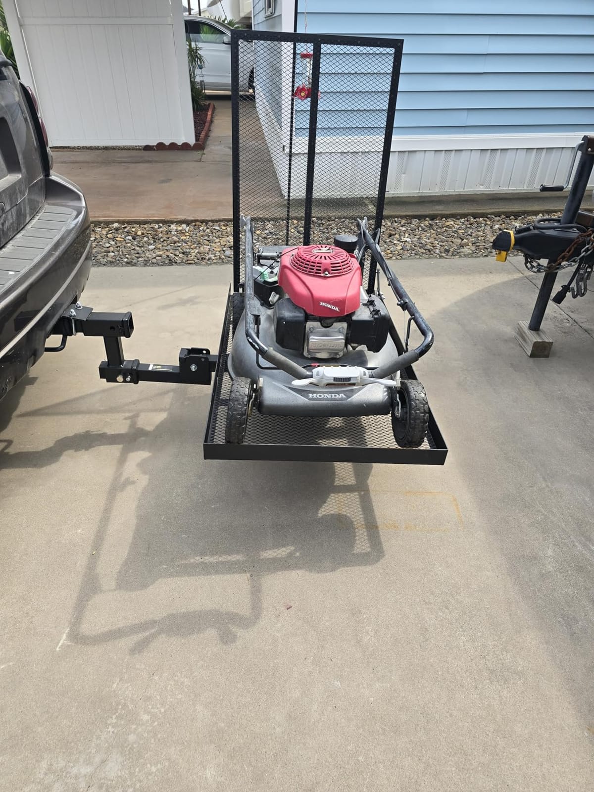 VEVOR Hitch Mount Wheelchair Carrier Height Adjustable, 500LBS Steel Mobility Scooter Carrier Cargo Basket with Folding Ramp & Stabilizer Kit, Fits 2